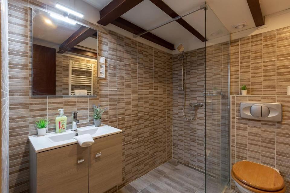 Stylish Loft Flat In The Heart Of Апартаменты