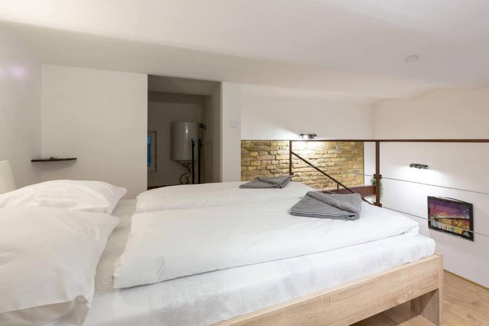Апартаменты Stylish Loft Flat In The Heart Of